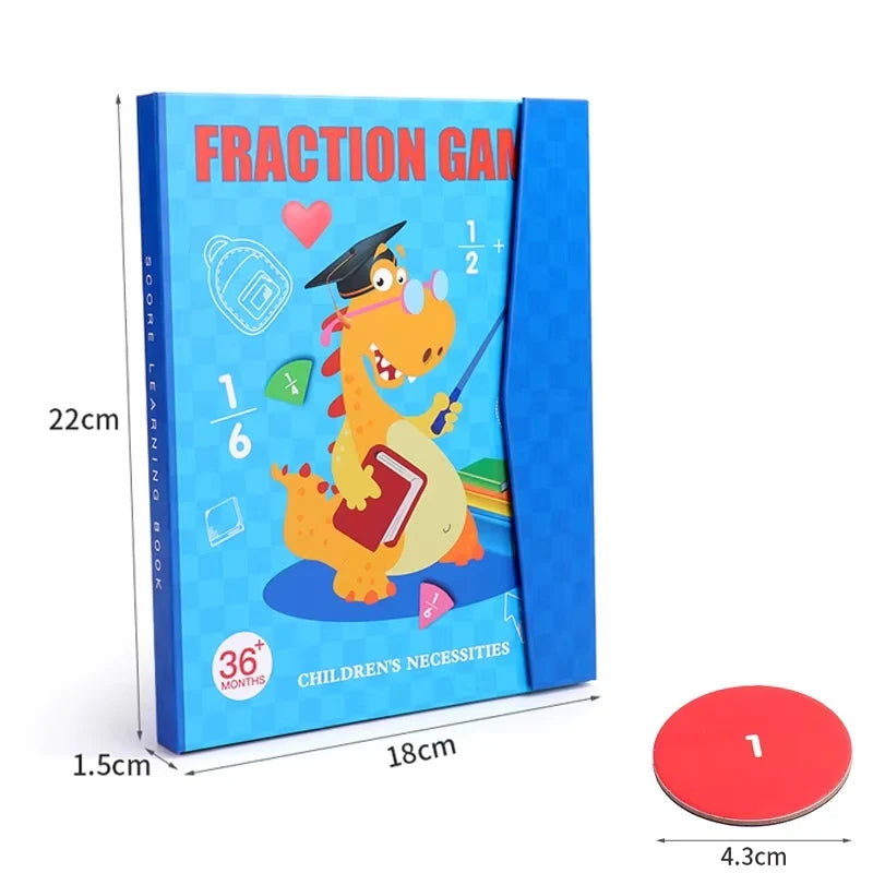Jeu de maths Fracti’Malin™ fermé : carnet bleu de 22 × 18 × 1,5 cm et disque unité rouge de 4,3 cm de diamètre.