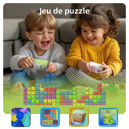 Deux enfants tenant PrintJoy vert et rose, avec une présentation des jeux de puzzle et de blocs intégrés.