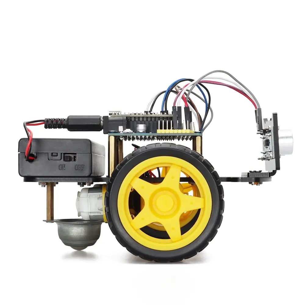 Robot Arduino ArduRover™ assemblé, vu de profil avec sa roue jaune, son câblage et son capteur avant.