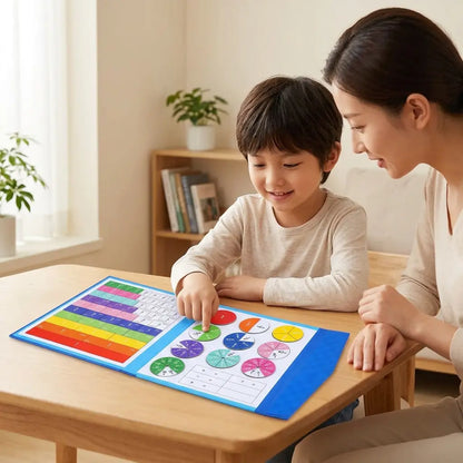 Enfant expliquant sa disposition de fractions à un parent avec le jeu Fracti’Malin™.