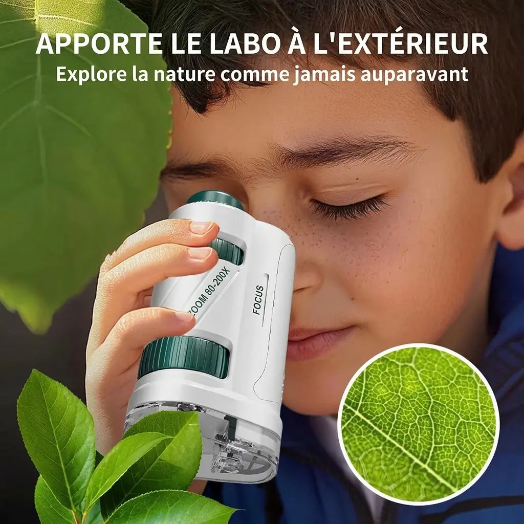 Microscope portable enfant MicroLab tenu devant une feuille, avec un agrandissement illustratif de ses nervures.

