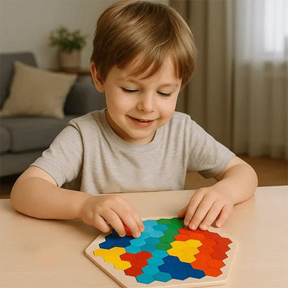 Tangram Montessori en bois LogiWood avec pieces colorées et modeles à reproduire